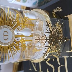 New wrapped DIOR snowflake star Ornament gold tone with beautiful Star & CD Logo